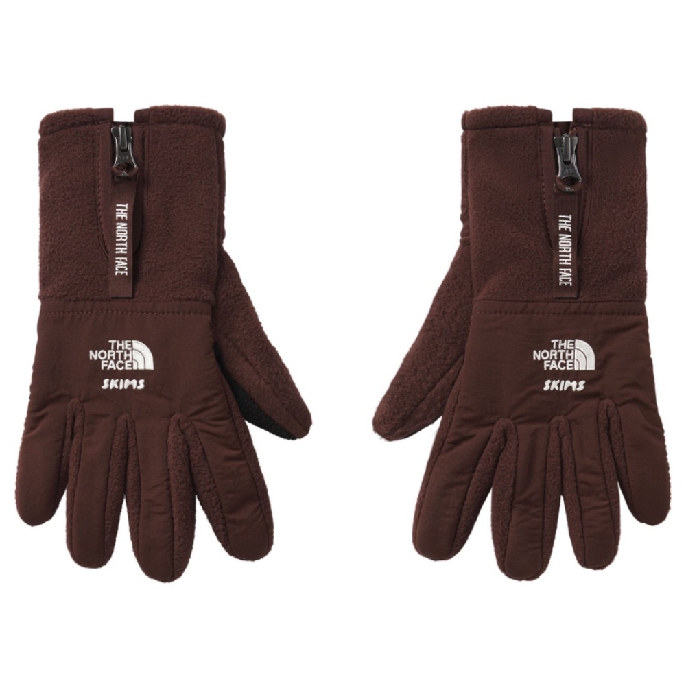 The North Face x SKIMS Retro Denali Fleece Gloves in Cocoa - S